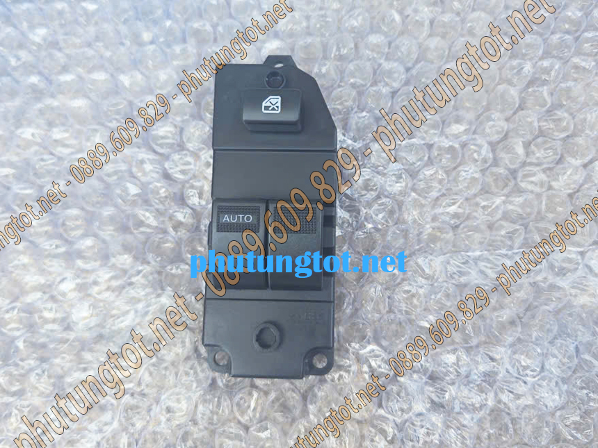 Công tắc bấm kính bên tài xe tải Đô Thành IZ65 IZ350 Công tắc bấm kính bên tài xe tải Đô Thành IZ65 IZ350