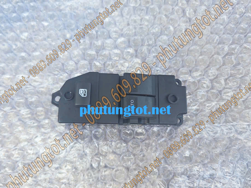 Công tắc bấm kính bên tài xe tải Đô Thành IZ65 IZ350 Công tắc bấm kính bên tài xe tải Đô Thành IZ65 IZ350