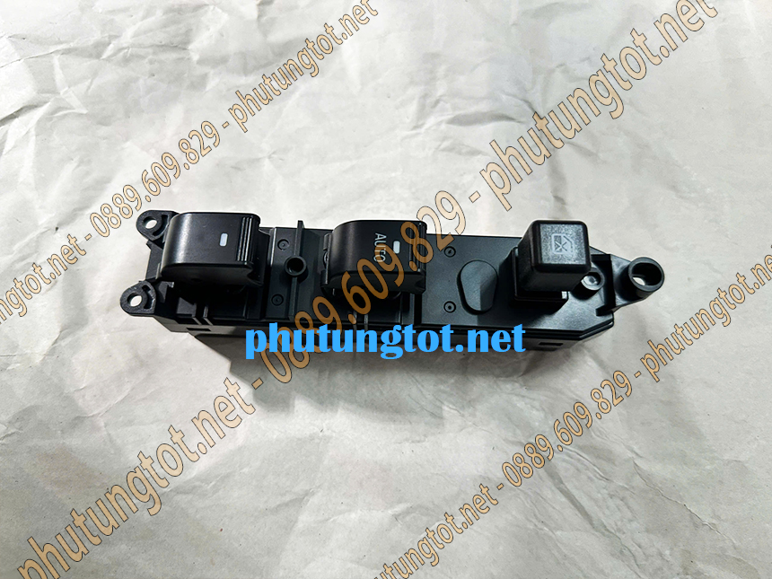 Công tắc bấm kính bên tài xe tải Đô Thành IZ49 IZ65