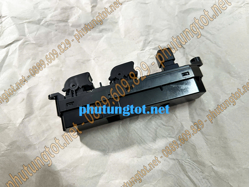 Công tắc bấm kính bên tài xe tải Đô Thành IZ49 IZ65