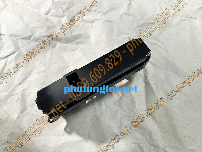 Công tắc bấm kính bên tài xe tải Đô Thành IZ49 IZ65