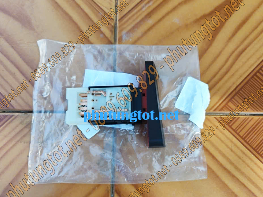 Công tắc báo nguy xe tải Đô Thành IZ49 IZ65 IZ250