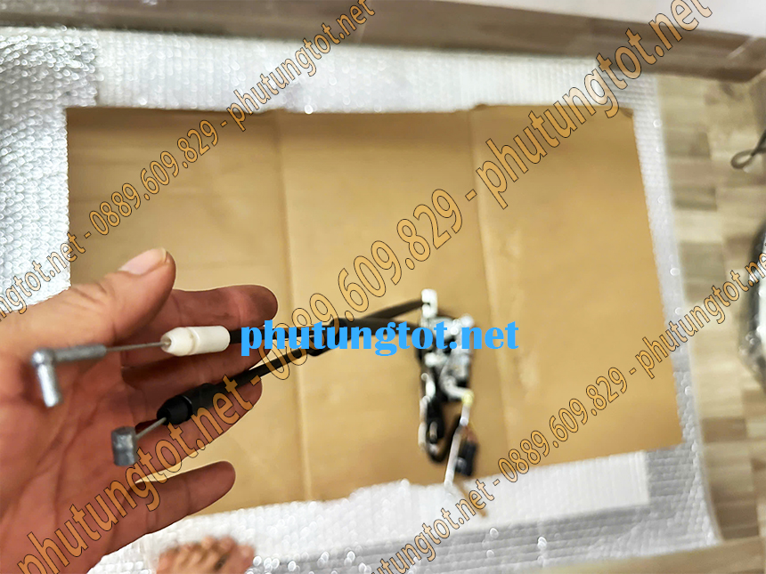 Ổ khóa ngậm cửa xe tải Đô Thành IZ49 IZ65