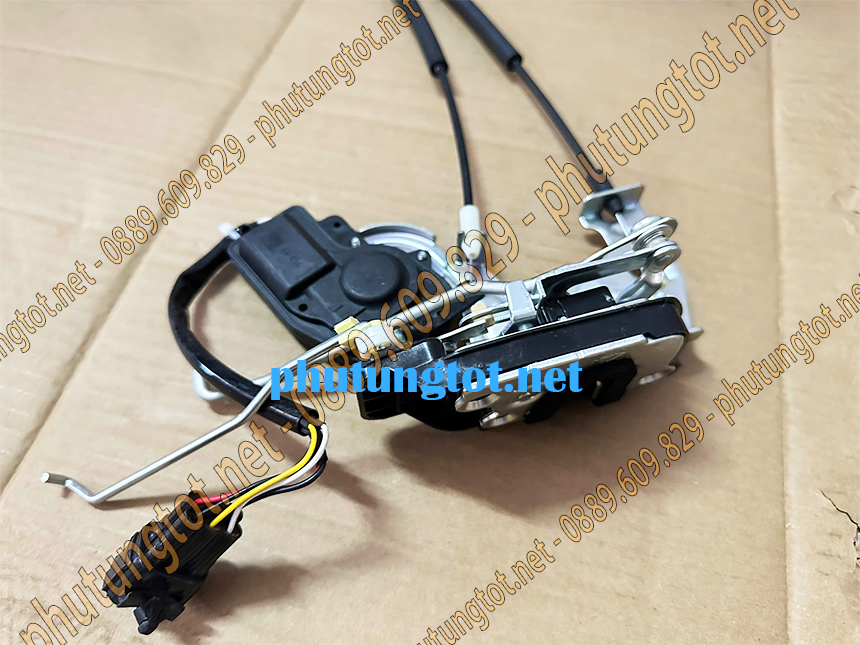 Ổ khóa ngậm cửa xe tải Đô Thành IZ49 IZ65