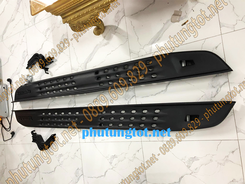 Bậc lên xuống xe Ford Rager