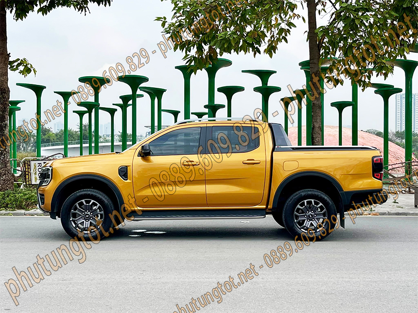 Cửa trước xe Ford Ranger 2023