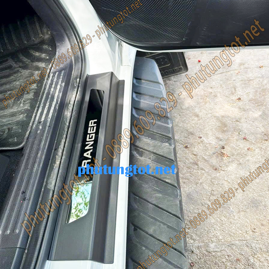 Ốp bậc bước chân xe Ford Ranger