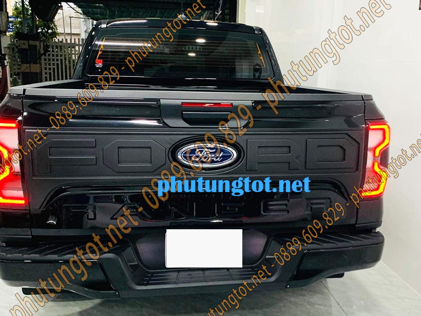 Ốp bửng sau xe Ford Ranger