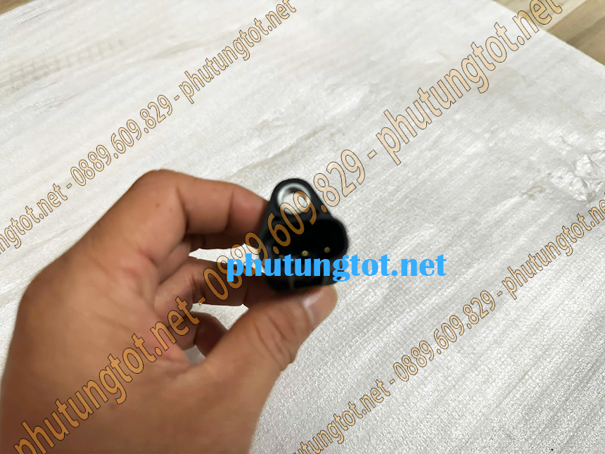 Cảm biến cốt máy xe tải ISUZU QKR 230 Cảm biến cốt máy xe tải ISUZU QKR 230